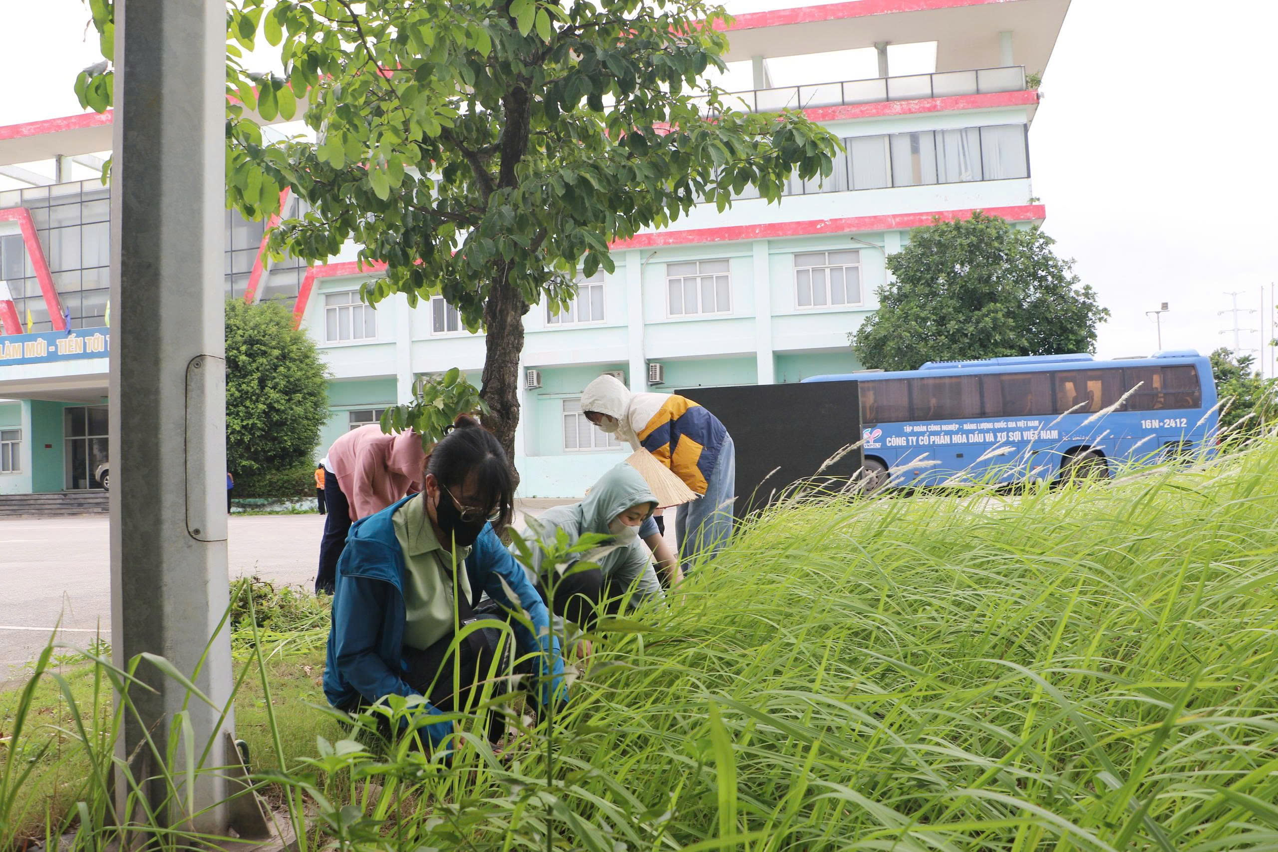 VNPOLY ra quân hưởng ứng phong trào thi đua “Toàn dân chung tay bảo vệ môi trường, vì một Việt Nam xanh – sạch – đẹp”