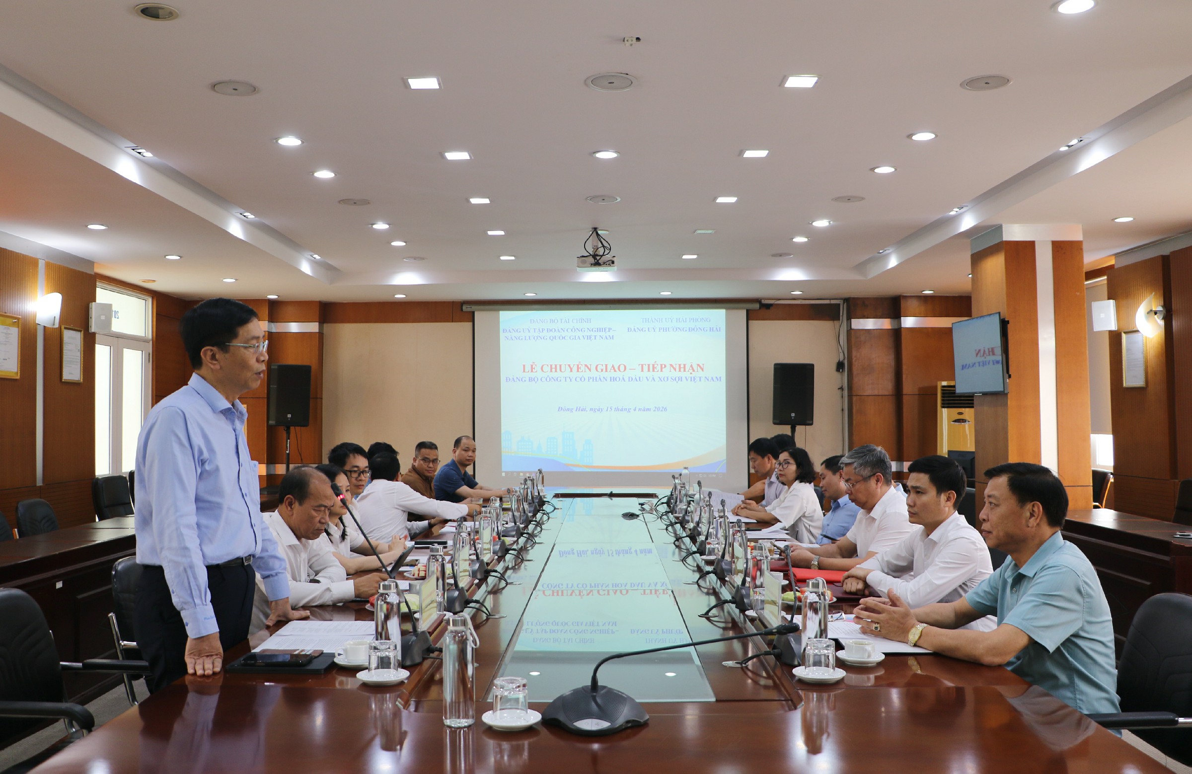 Chuyển giao, tiếp nhận Đảng bộ VNPOLY về trực thuộc Đảng ủy phường Đông Hải