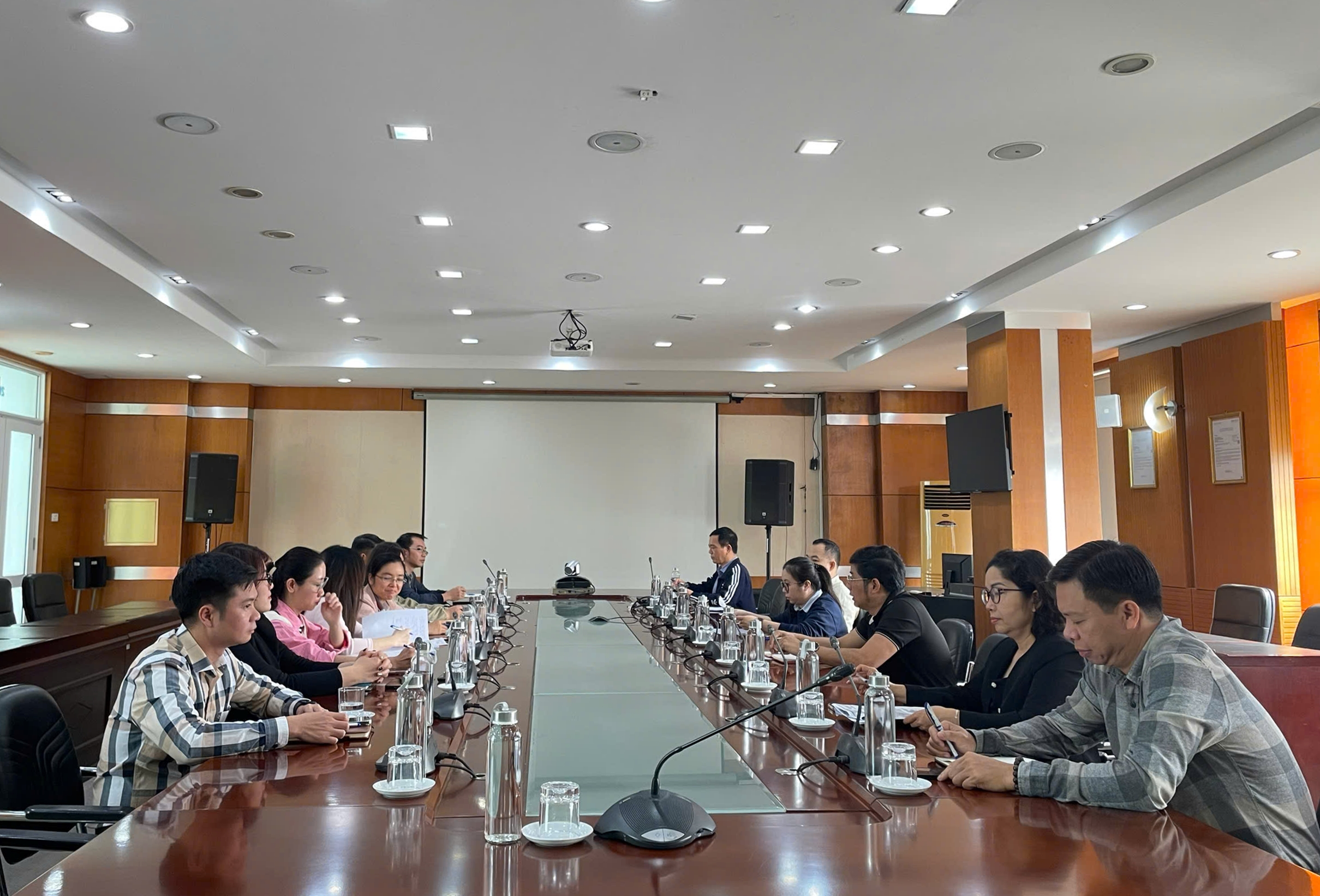 Đảng bộ VNPOLY tổ chức sinh hoạt chính trị tháng 12/2025 với chủ đề “Về đích sớm”