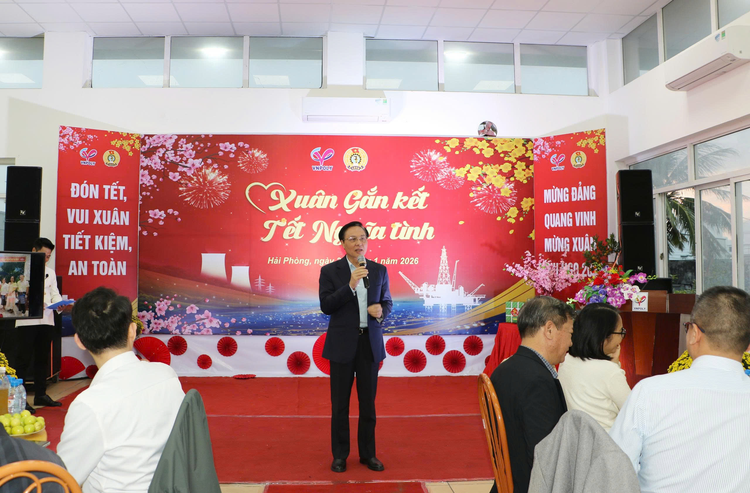 “Xuân Gắn kết – Tết Nghĩa tình” vui tươi và ấm áp tại VNPOLY